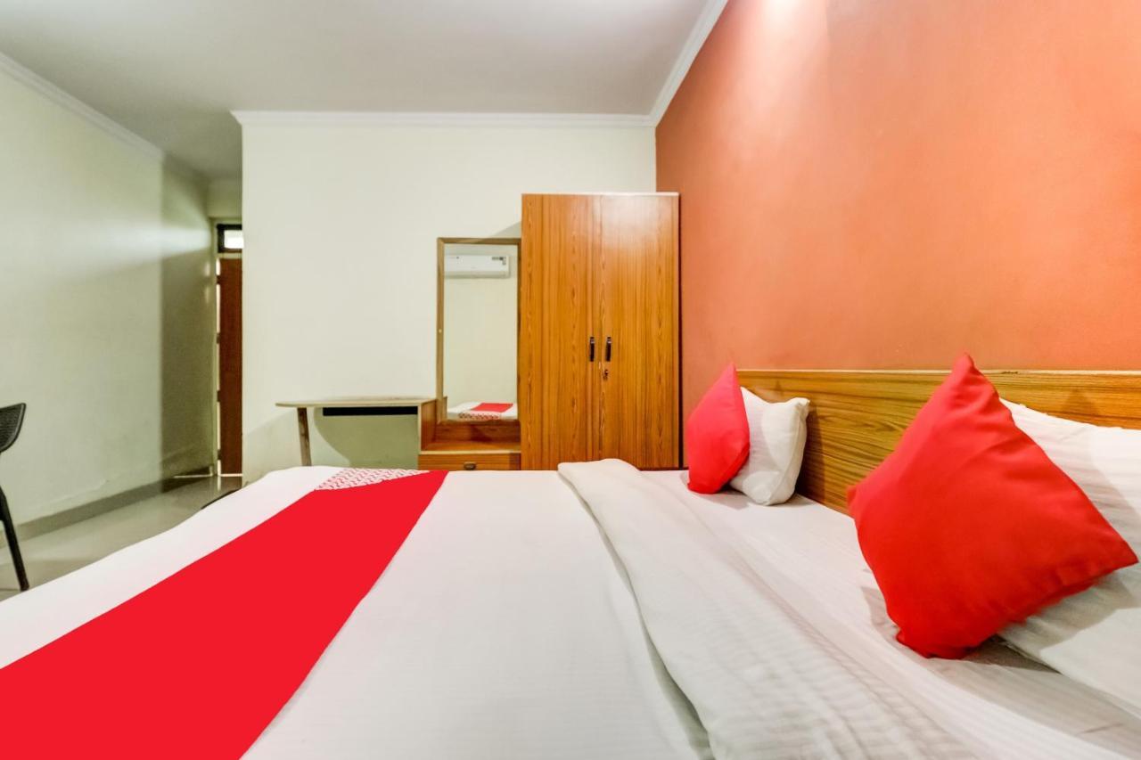 Oyo Hotel R K Residency Gurgaon Exterior photo